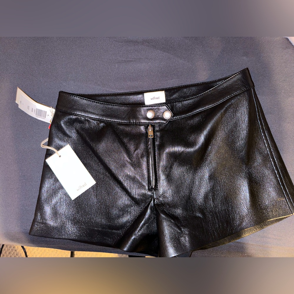 Aritizia Wilfred black noir faux leather shorts